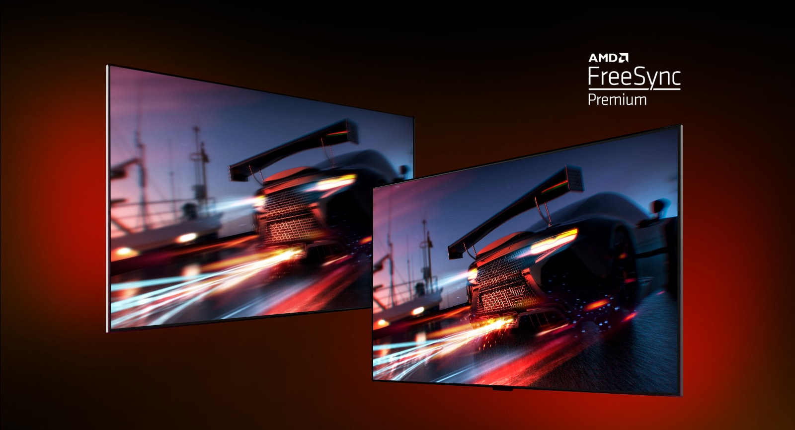 Есть два телевизора — на левом изображена сцена игры FORTNITE с гоночным автомобилем. Справа также показана та же сцена из игры, но с более ярким и четким изображением. В правом верхнем углу изображен логотип AMD FreeSync premium.  